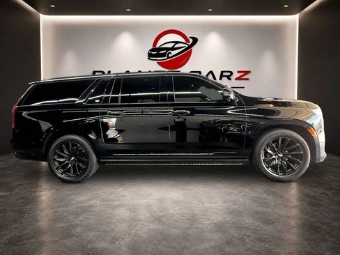 Used 2023 Cadillac Escalade ESV Sport Platinum w/ LPO, ONYX Package AWD/4WD image 4