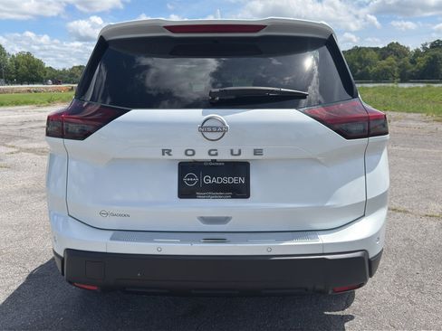 Certified 2025 Nissan Rogue SV FWD image 4