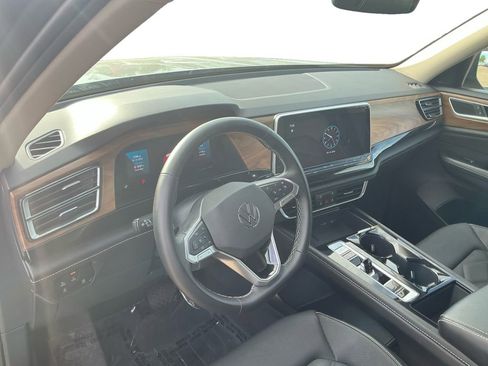 Used 2025 Volkswagen Atlas SE AWD/4WD image 24