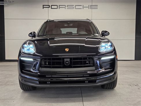 Used 2025 Porsche Macan image 28