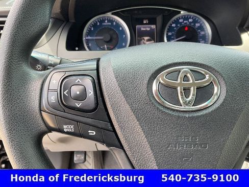 Used 2017 Toyota Camry LE FWD image 29
