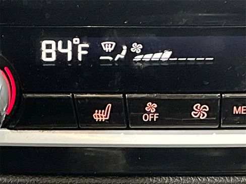 Used 2019 BMW M550i xDrive image 21