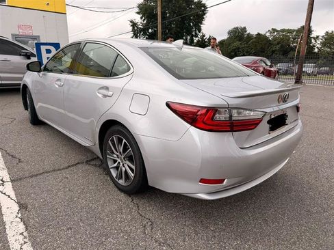 Used 2017 Lexus ES 300h w/ Luxury Package FWD image 6