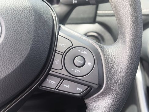 Used 2025 Toyota RAV4 XLE AWD/4WD image 10