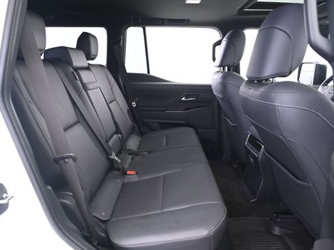 Used 2024 Lexus GX 550 w/ Accessory Package (Z1) AWD/4WD image 19