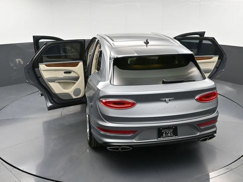 New 2025 Bentley Bentayga image 38