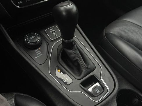 Certified 2021 Jeep Cherokee Latitude Lux w/ Comfort/Convenience Group image 33