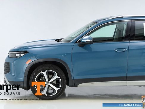 Used 2025 Volkswagen Tiguan SE FWD image 41
