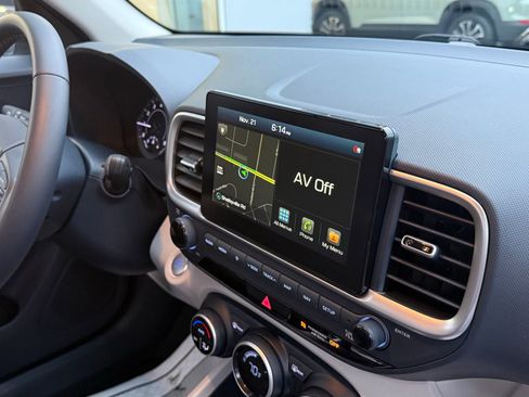 Used 2020 Hyundai Venue image 20