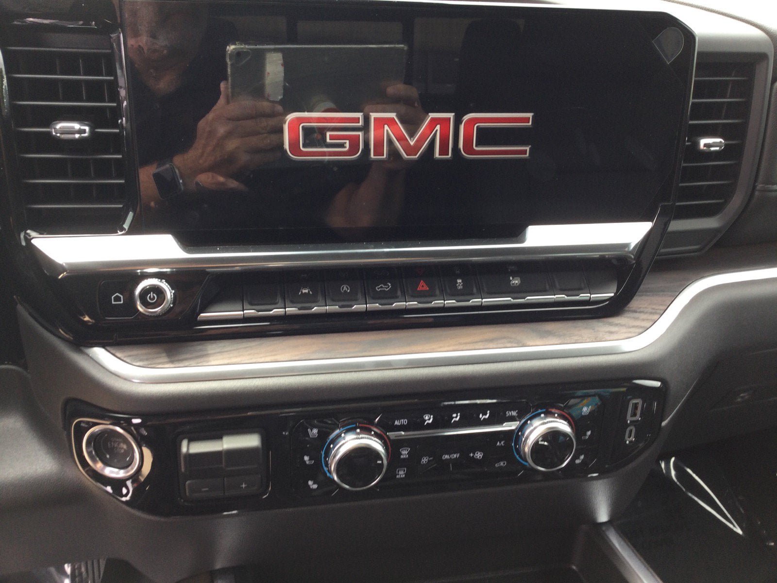 Used 2026 GMC Sierra 1500 SLT w/ SLT Premium Package AWD/4WD image 15