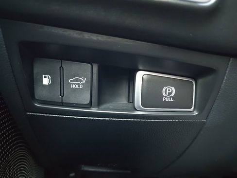 Used 2022 Genesis G90 3.3T Premium image 18