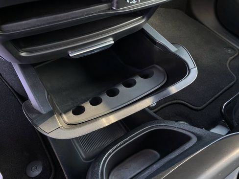 Used 2025 Chrysler Pacifica Select image 17