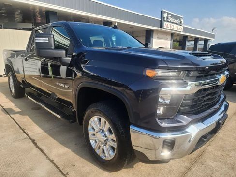 Used 2024 Chevrolet Silverado 2500 LT AWD/4WD image 3