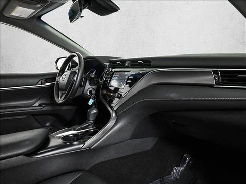 Used 2018 Toyota Camry SE w/ Moonroof Package FWD image 21