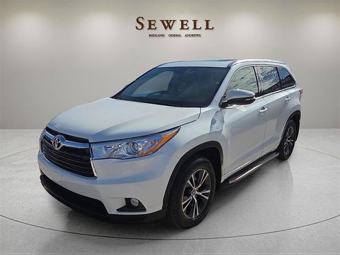 Used 2016 Toyota Highlander XLE image 1