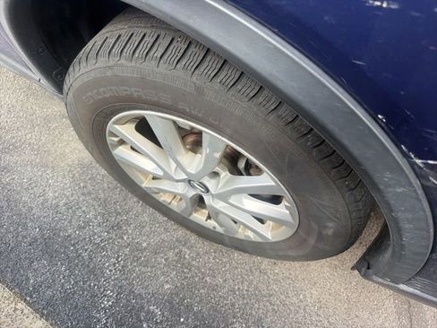 Used 2018 Nissan Rogue SV w/ Premium Package AWD/4WD image 15