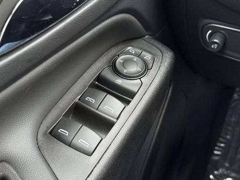 Used 2023 Chevrolet Equinox LT image 17