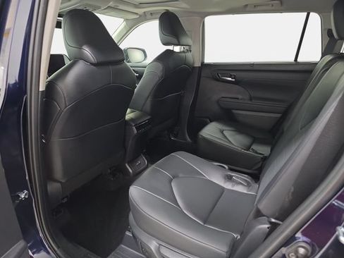 Certified 2025 Toyota Highlander XLE AWD/4WD image 10