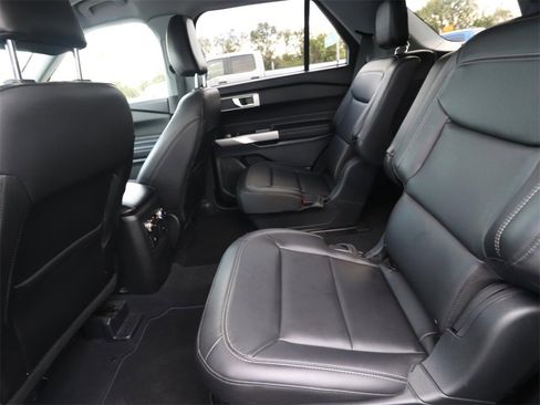 Certified 2022 Ford Explorer XLT w/ Equipment Group 202A image 10