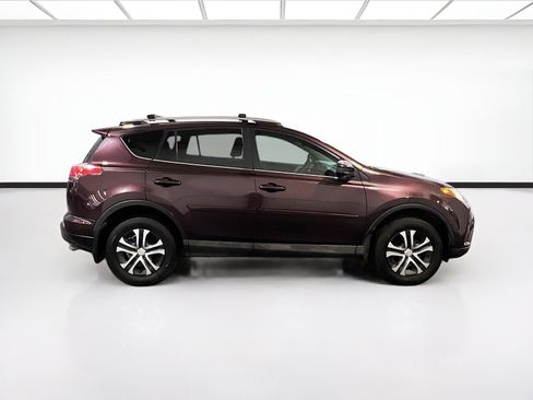 Used 2018 Toyota RAV4 LE FWD image 22