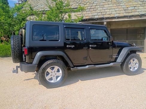 Used 2015 Jeep Wrangler Unlimited Sport w/ Quick Order Package 24S AWD/4WD image 11