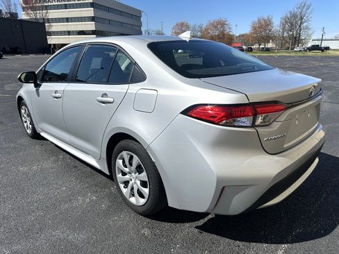 Used 2022 Toyota Corolla LE image 3