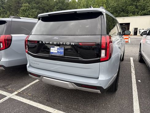 Used 2025 Ford Expedition Platinum AWD/4WD image 19