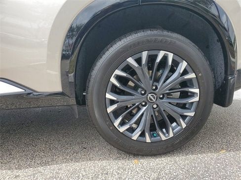 New 2025 Nissan Rogue Platinum w/ Tech Package FWD image 7