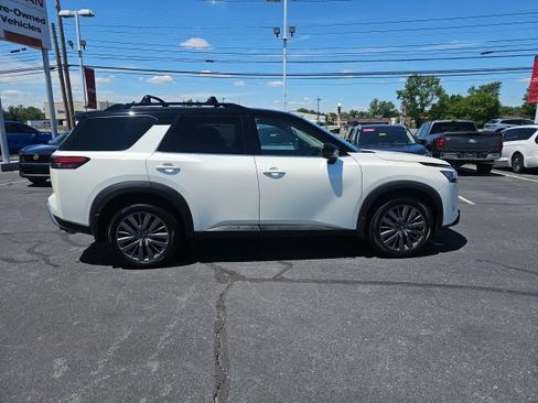 Certified 2024 Nissan Pathfinder SL w/ SL Premium Package AWD/4WD image 8