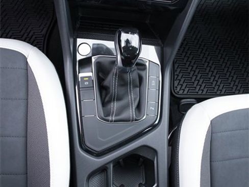 New 2026 Volkswagen Taos SE image 22