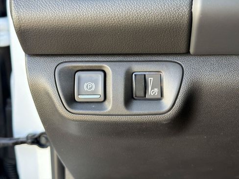 Used 2023 GMC Acadia SLE FWD image 16
