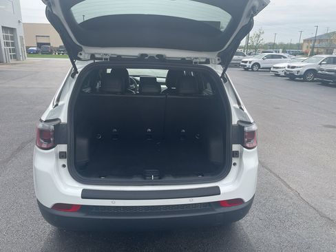 Used 2025 Jeep Compass Limited AWD/4WD image 9