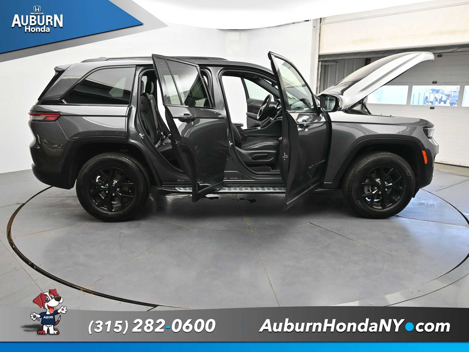 Used 2024 Jeep Grand Cherokee Altitude AWD/4WD image 41