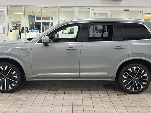 New 2026 Volvo XC90 T8 Plus w/ Protection Package Premier image 8