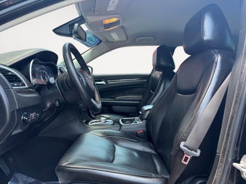 Used 2022 Chrysler 300 Touring L w/ Comfort Group RWD image 2