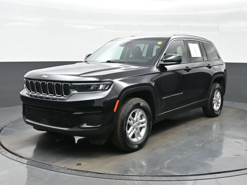 Used 2023 Jeep Grand Cherokee Laredo w/ Luxury Tech Group I image 2