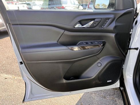 Used 2023 GMC Acadia AT4 w/ Technology Package AWD/4WD image 8