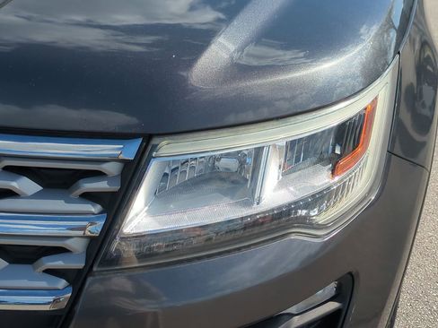 Used 2018 Ford Explorer Limited image 11