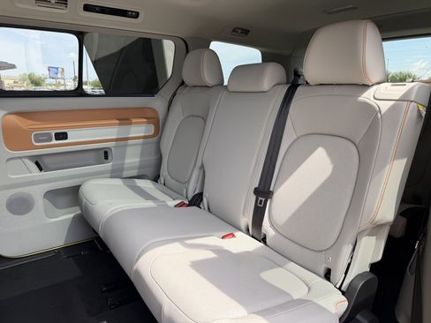Used 2025 Volkswagen ID. Buzz 1st Edition RWD image 34