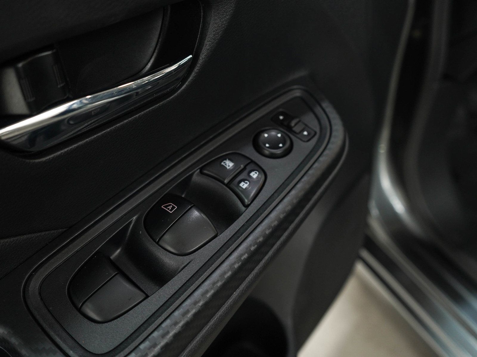Used 2025 Nissan Versa SV w/ Trunk Package FWD image 20