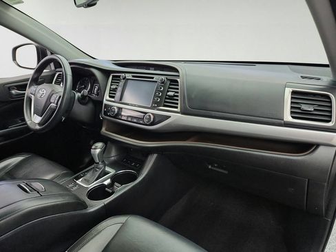 Used 2016 Toyota Highlander XLE AWD/4WD image 30