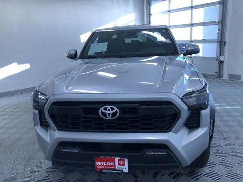 Used 2025 Toyota Tacoma TRD Off-Road image 8