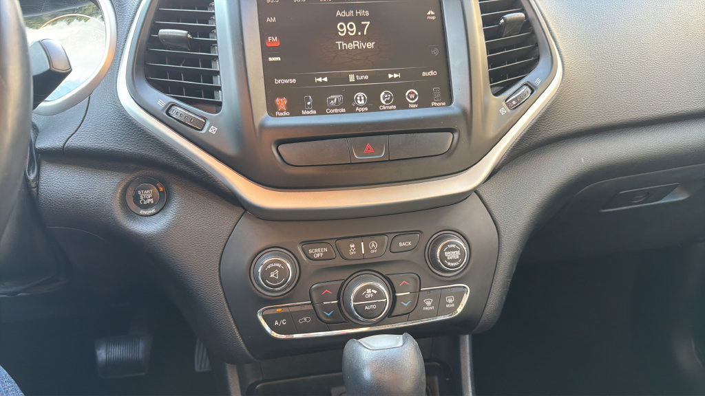Used 2015 Jeep Cherokee Trailhawk w/ Comfort/Convenience Group AWD/4WD image 17