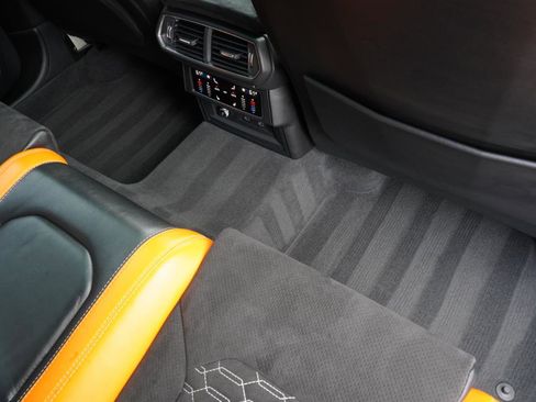 Used 2022 Lamborghini Urus image 65