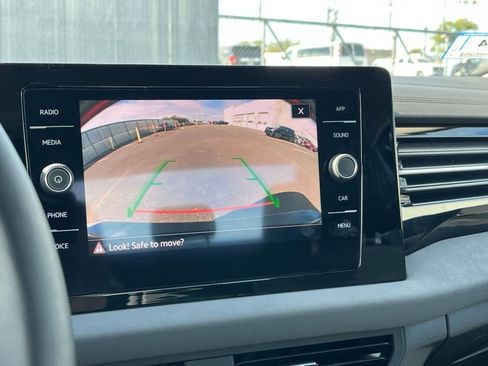 Used 2025 Volkswagen Jetta SE image 17