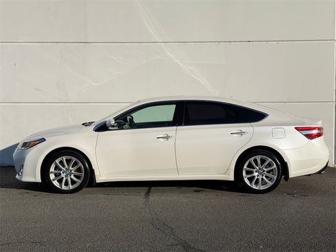 Used 2013 Toyota Avalon Limited image 4