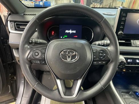 Used 2019 Toyota RAV4 XSE w/ Carpet Mat Package image 19