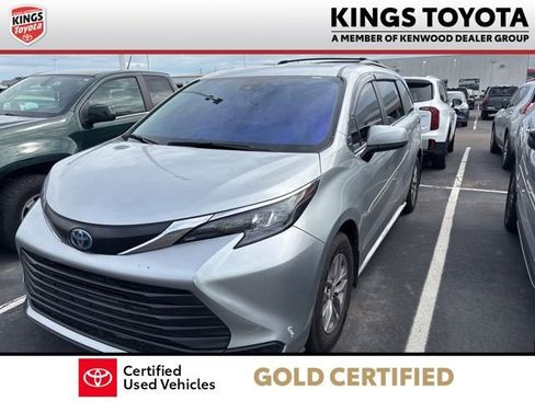 Used 2024 Toyota Sienna LE AWD/4WD image 4