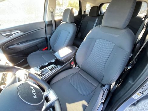 Used 2025 Kia Sportage LX image 35