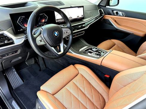 Used 2025 BMW X7 xDrive40i AWD/4WD image 2